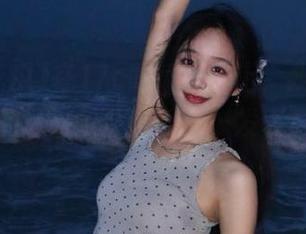 在17c吃瓜网页上，我仿佛成了专业的‘吃瓜评论人’，发表雷人言论。