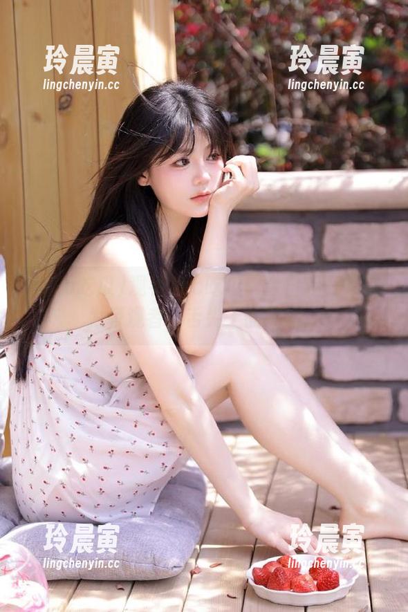 17c吃瓜 观看17c吃瓜:今日我只想成为旁观者,舌尖上的刺激。