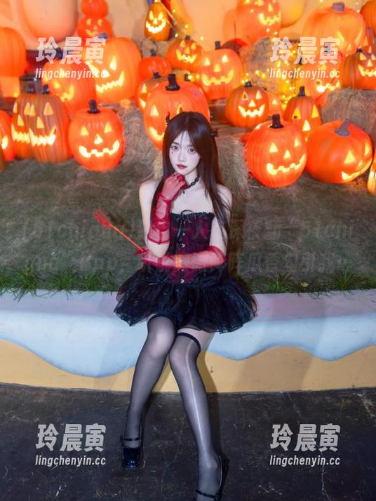 51chigua 独自一人在深夜翻“51chigua”app,听说微微阵阵瓜香勾引我…