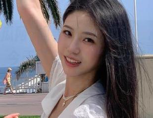 观看718吃瓜网，心里不禁默默想：今天又有什么“大新闻”要上热搜呢？