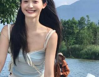看完www51的八卦app，我怀疑人类的智商也被打低了。