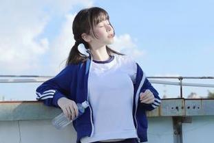 我在“九一吃瓜群”里永不迷路，顺便捡了个瓜，哦，等等，这小花真好看。