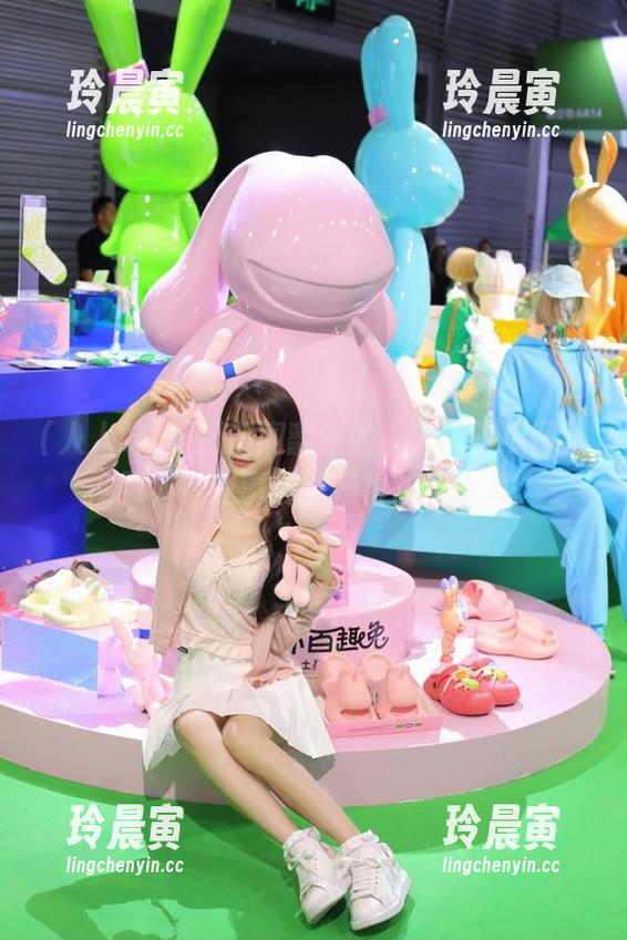 旧闻翻新的“人人吃瓜网”网页，有些事情总是很难整理啊。