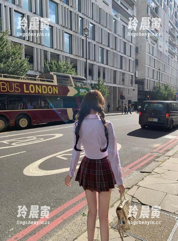 吃瓜网 无聊的时候谁不想在线下载食用些瓜呢,吃瓜网就是那种让人忍不住一直划下去的类型!