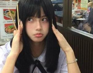 想知道网址里的吃瓜黑料，我的手指忍不住滑进去了…