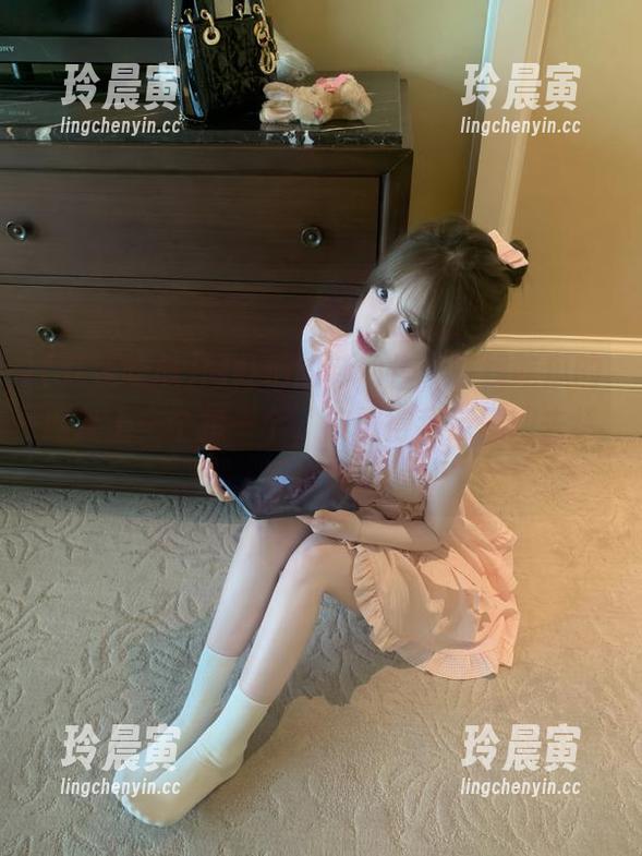 在线吃瓜 网红们的新动作,在线吃瓜的网址上一个接一个,被熏得我反想回去练习瑜伽。