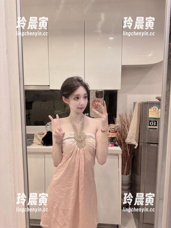 黑哥冲料 小小鱼在黑哥冲料的魔毯上,永久又迷幻的旅程!